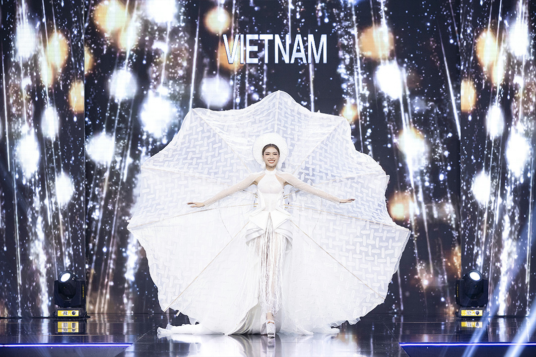 Trang phục bánh tráng của Thanh Thanh Huyền tại Miss charm 2023