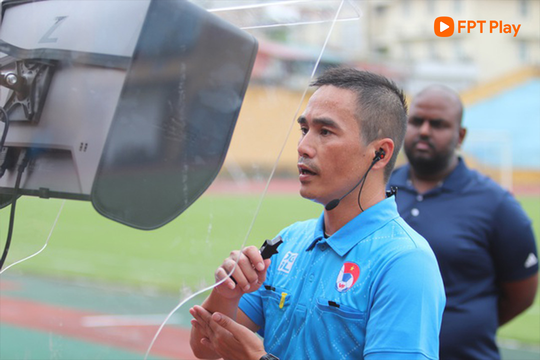 Trọng tài Mai Xuân Hùng sẽ điều khiển chính trận đấu với sự trợ giúp từ VAR.